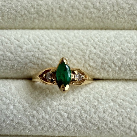 🚫SOLD🚫14K Solid Gold Emerald and Diamond Marquise Pinky Ring - Picture 3 of 10